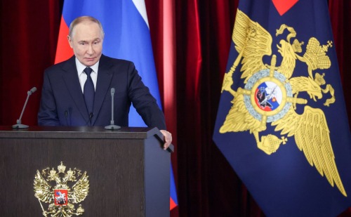 В.В. Путин: "Серьёзное внимание следует уделить борьбе с киберпреступлениями. Важно активизировать возмещение ущерба потерпевшим."